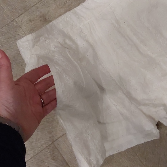 Altar'd State White Cotton Eyelet Pleated Womens Shorts Size L - Picture 7 of 10